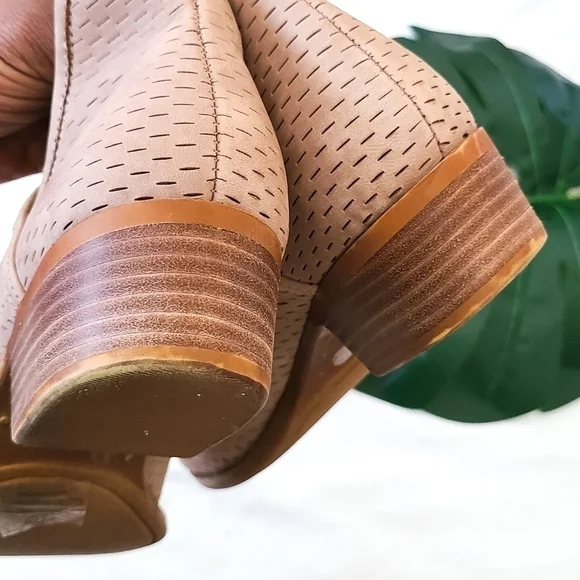 Lucky brand slip on booties - Picture 5 of 9